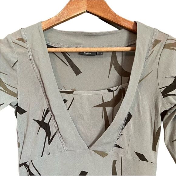 3 for $30! Mexx long sleeve pattern top - Picture 2 of 8